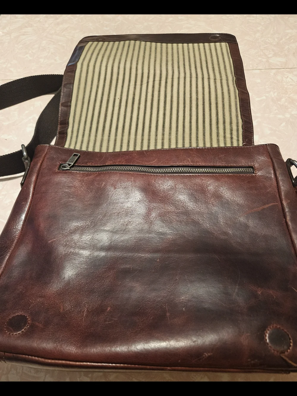 OSPREY Brown Leather Messenger Bag with Adjustable Strap
